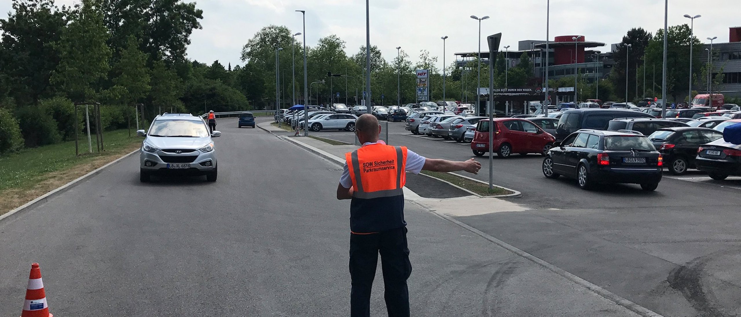 Parkraumservice Parkplatzdienst Parkeinweiser Veranstaltunssicherheit Security